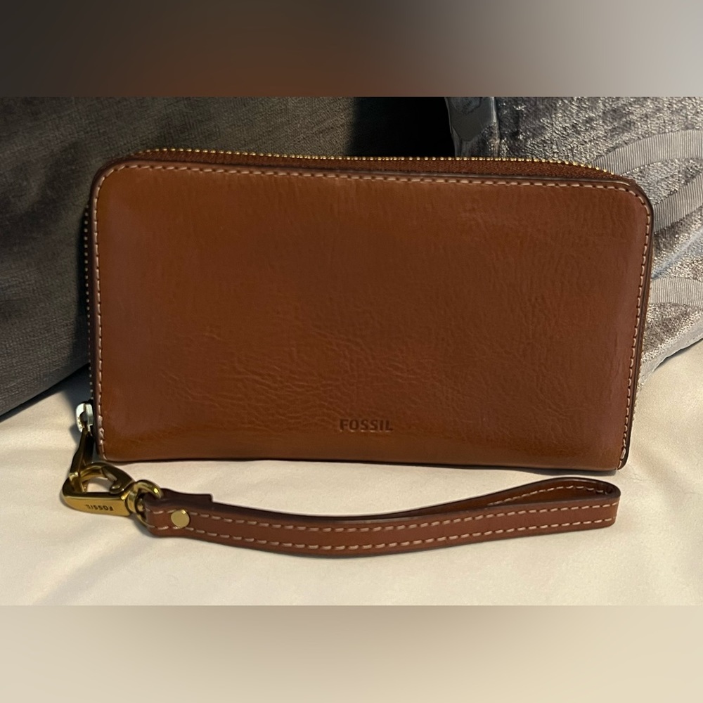 Fossil brown Leather Wristlet Wallet NWOT